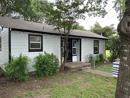 105 Joseph St Photo 1
