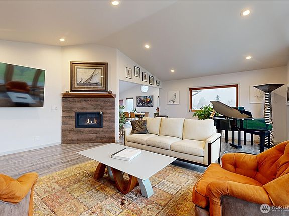 3rd image of 2425 Country Club Road