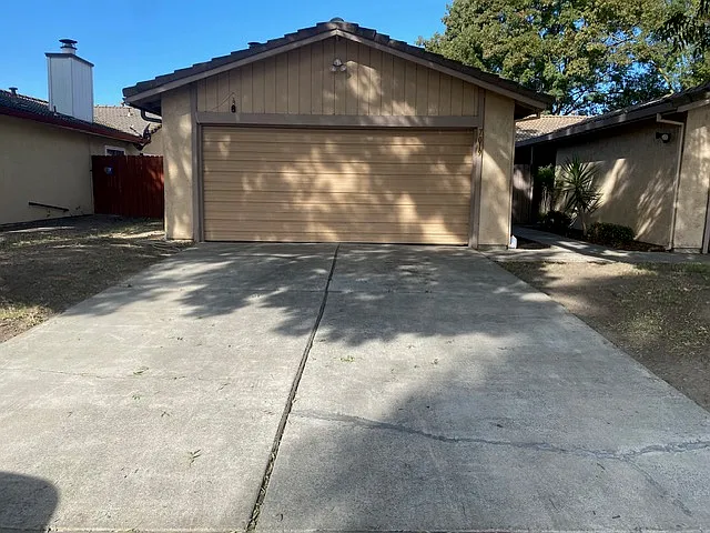 2 bed, 938 sqft, $2,300 — Photo 2