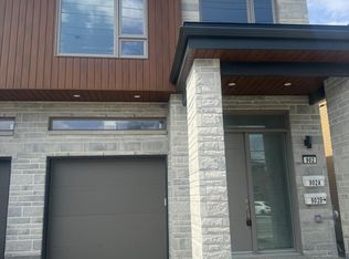 902 Pinecrest Rd #A, Ottawa, ON K2B6B3