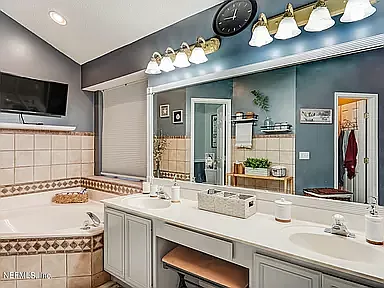 1555 Lakeway Dr — Photo 24