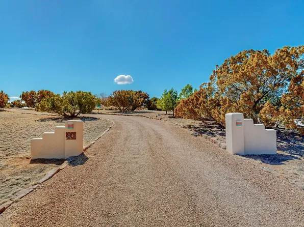 2 Estambre Ct, Santa Fe, NM 87508