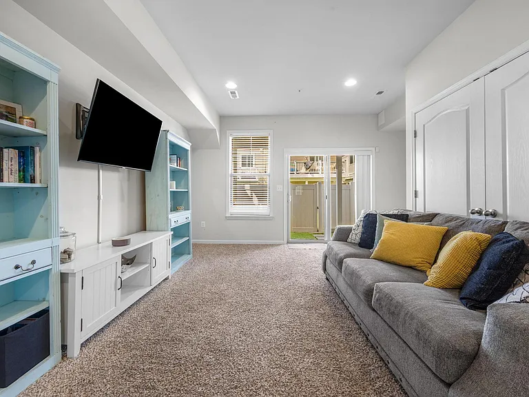 523 Pebblebrook Lane Gln — Photo 4