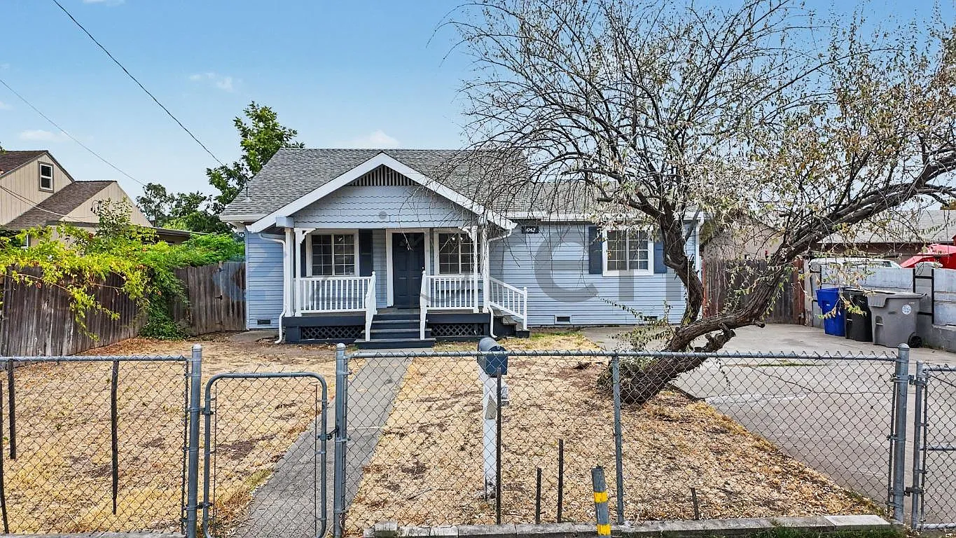 North Sacramento — Photo 3