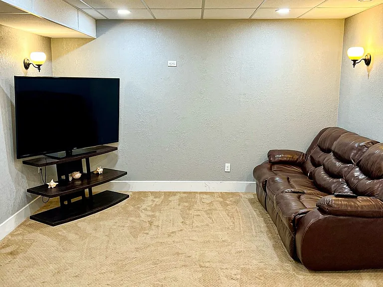 2710 Cansler Dr — Photo 4