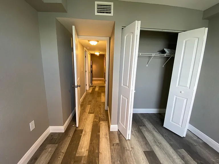 2831 N Oakland Forest Dr — Photo 13