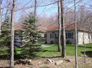 2825 Oak View Ln, Tobyhanna, PA 18466