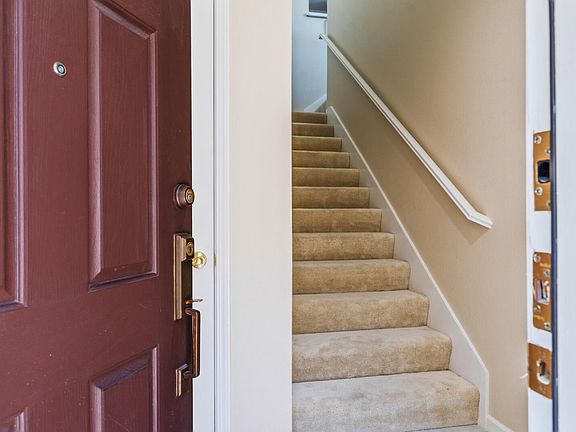 3rd image of 318 Ballymore Cir