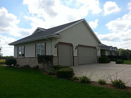 OVERSIZED 3 CAR GARAGE 
