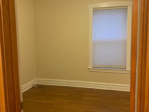 2nd image of 5707 W Ainslie St #1