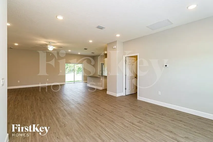 4 bed, 2.0 bath, 1850 sqft, $2,040 — Photo 2