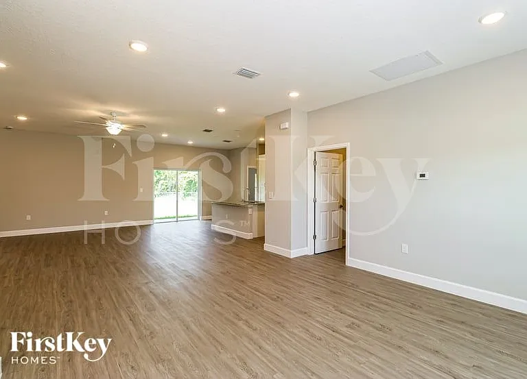 525 Garbelmann St SW — Photo 2