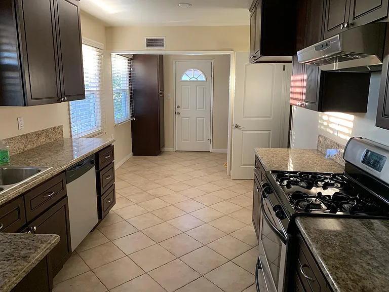 9030 Swinton Ave — Photo 5