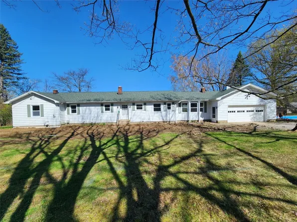 2710 Hershey Rd, Erie, PA 16509