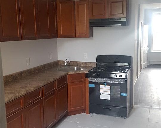 3rd image of 273 Randolph Ave