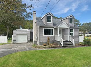 86 Wilson Ave, Medford, NY 11763