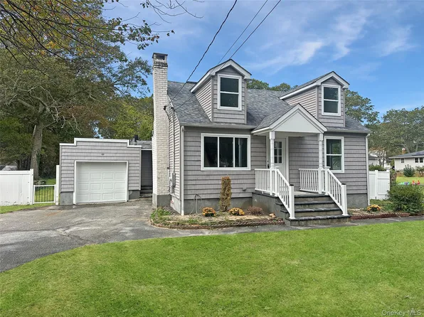 86 Wilson Avenue, Medford, NY 11763