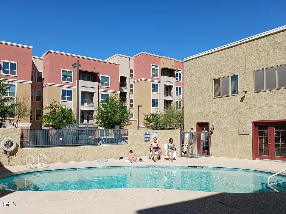 1014 E Spence Ave #101