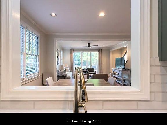 4th image of 125 Woodcrest Dr