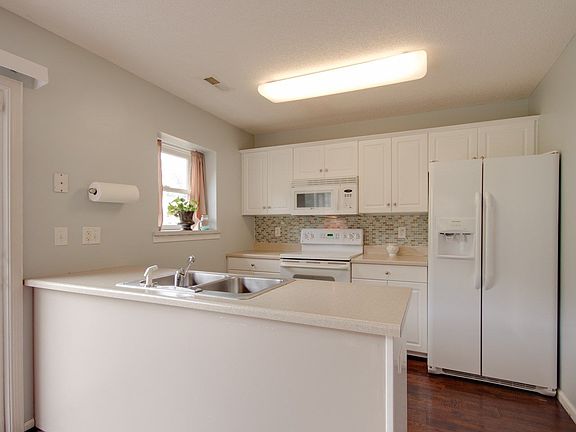 3rd image of 2378 King Arthurs Ct