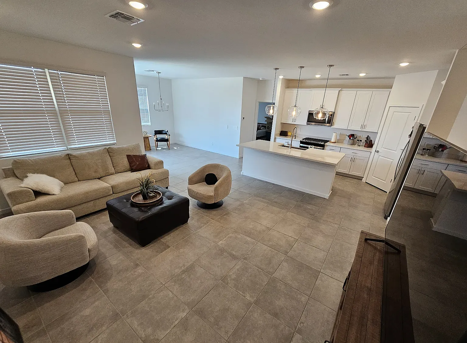 4 bed, 1818 sqft, $3,050 — Photo 4