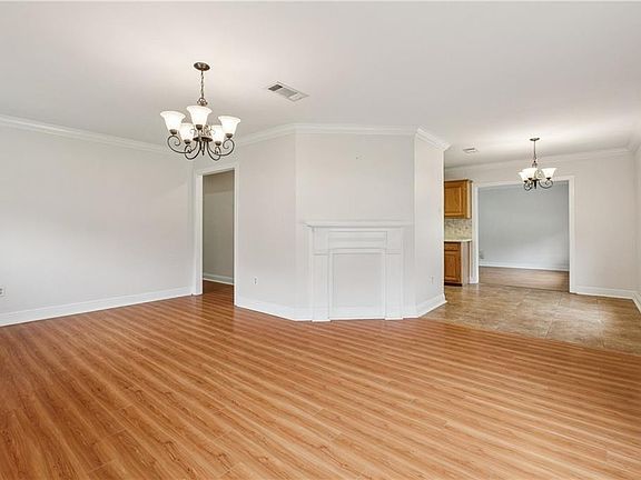 2nd image of 772 Oakwood Dr