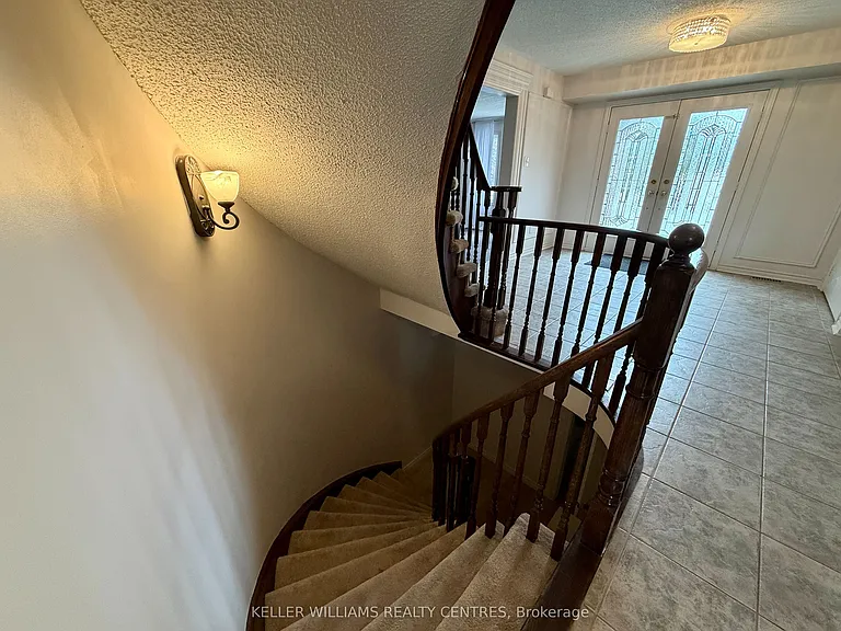 19 Northview Cres — Photo 45