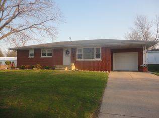 825 4th Ave SE, Dyersville, IA 52040