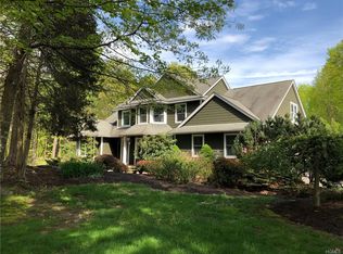 11 Sky View Ct, Wallkill, NY 12589