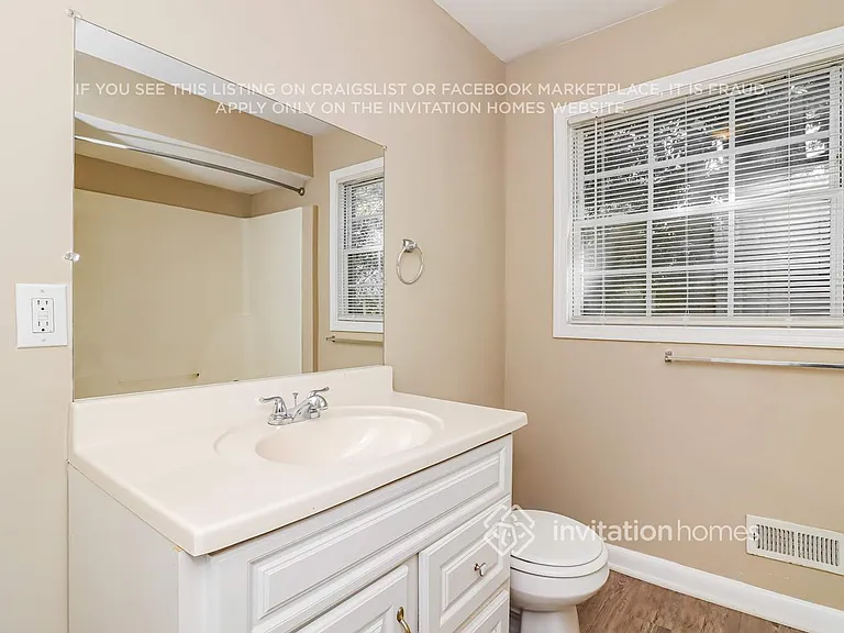 6323 Temple St — Photo 16