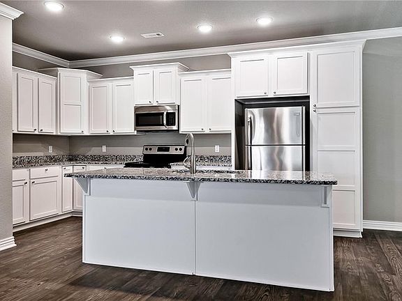 5th image of 207 Carrington Ave