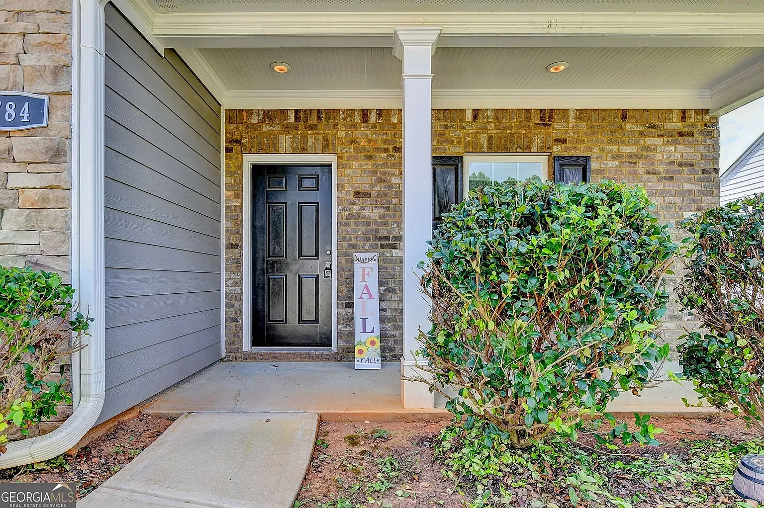 4 bed, 1889 sqft, $2,500 — Photo 2