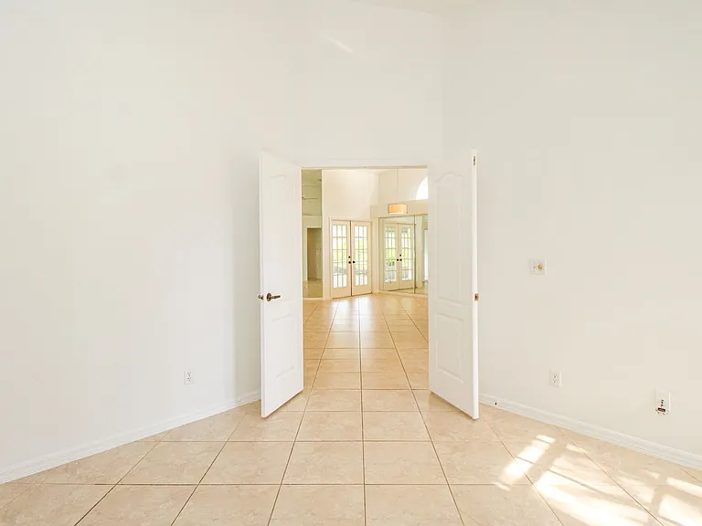 10201 Regent Cir — Photo 24