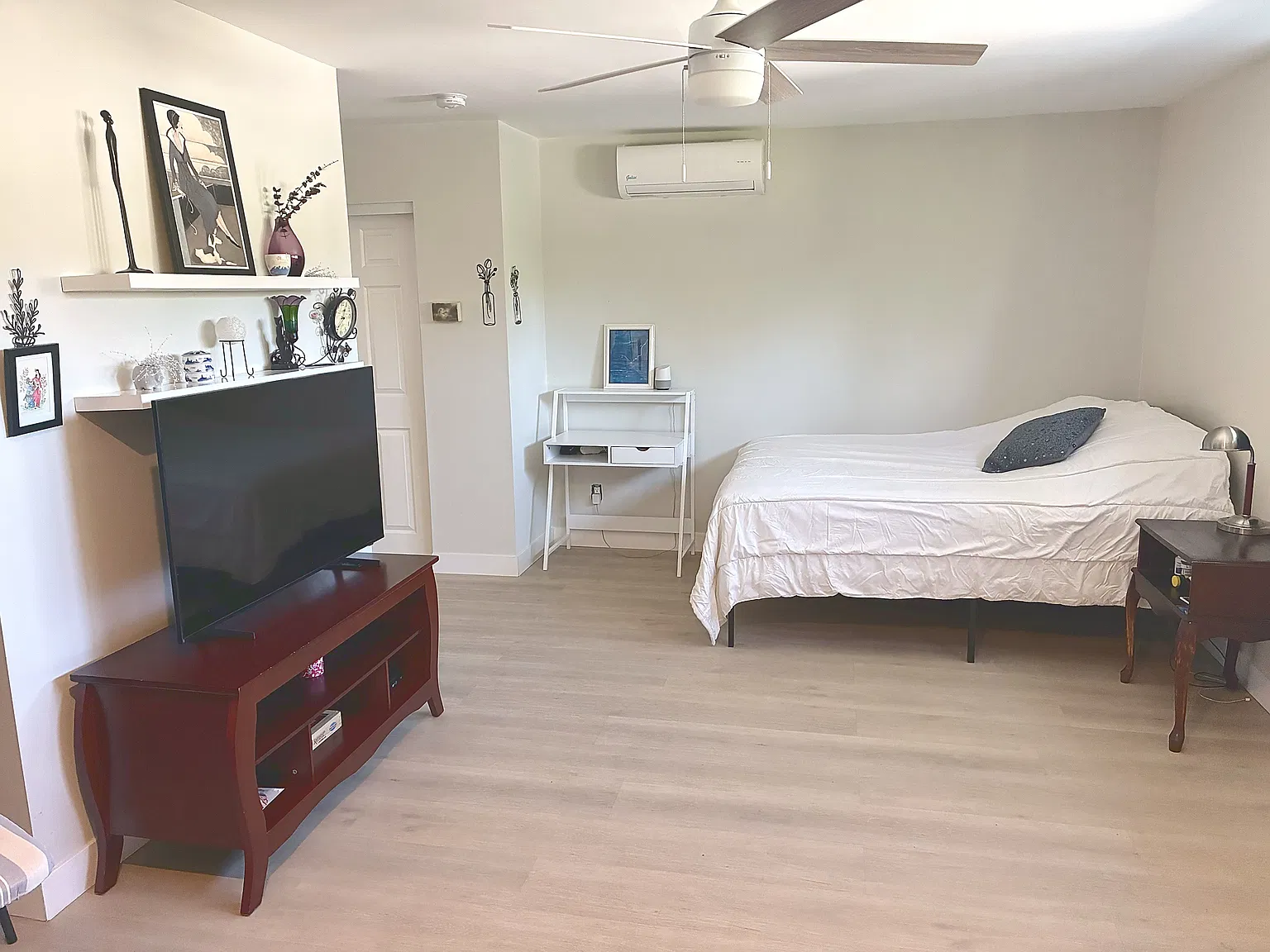 Studio, 400 sqft, $1,900 — Photo 3