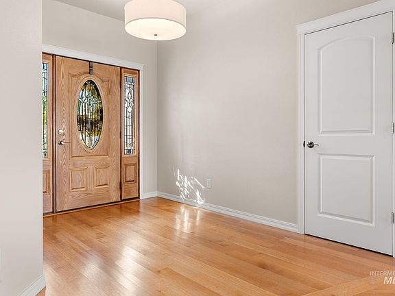 3rd image of 3964 Lakeview Dr #A