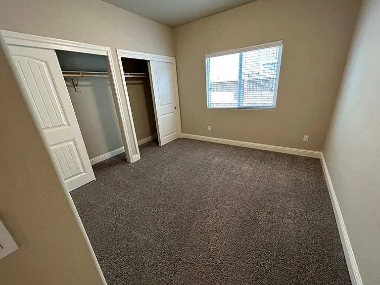 1025 S Crumal St — Photo 13
