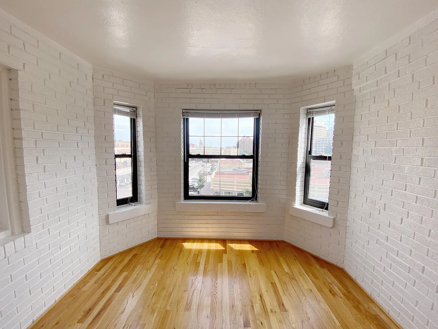 Longfellow Apartments — Photo 2