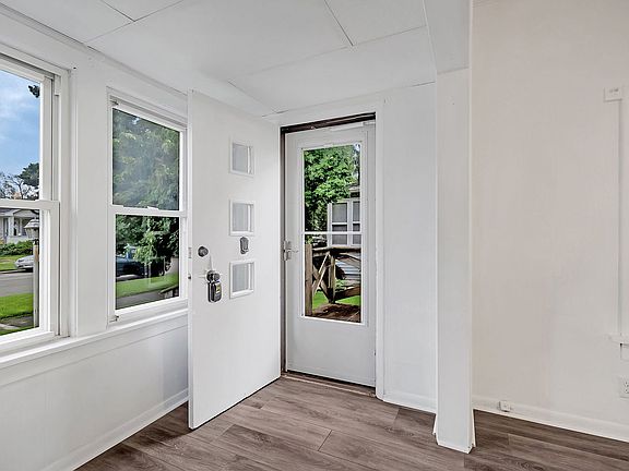 4th image of 283 N Blaine Ave
