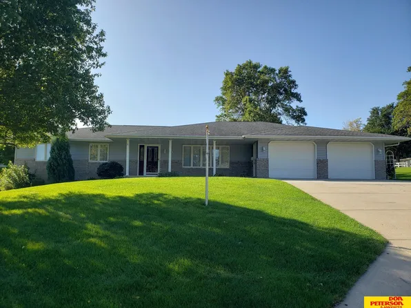 204 E Douglas St, Coleridge, NE 68727