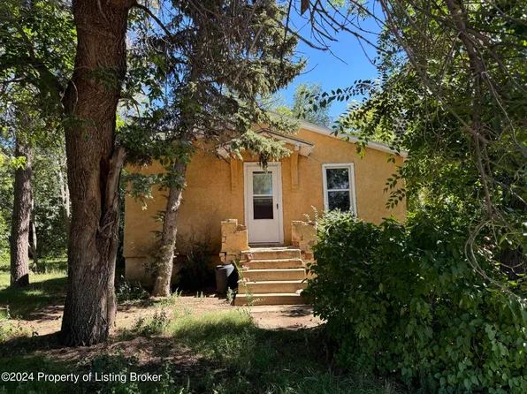 38 12th Ave W, Dickinson, ND 58601