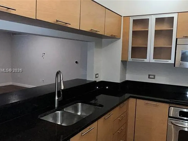 31 SE 5th St #411 — Photo 3