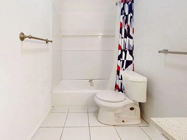603 Seminole Dr — Photo 3