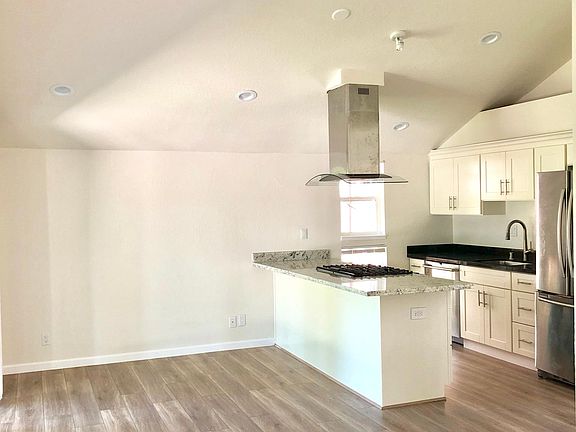3rd image of 15976 Rose Ave