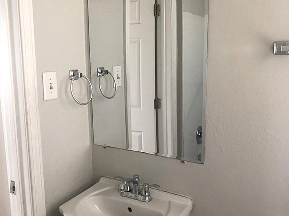 Bathroom (full size showe & tub). Lots of light.