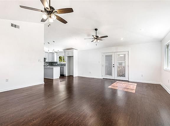 4th image of 2907 Westbury St