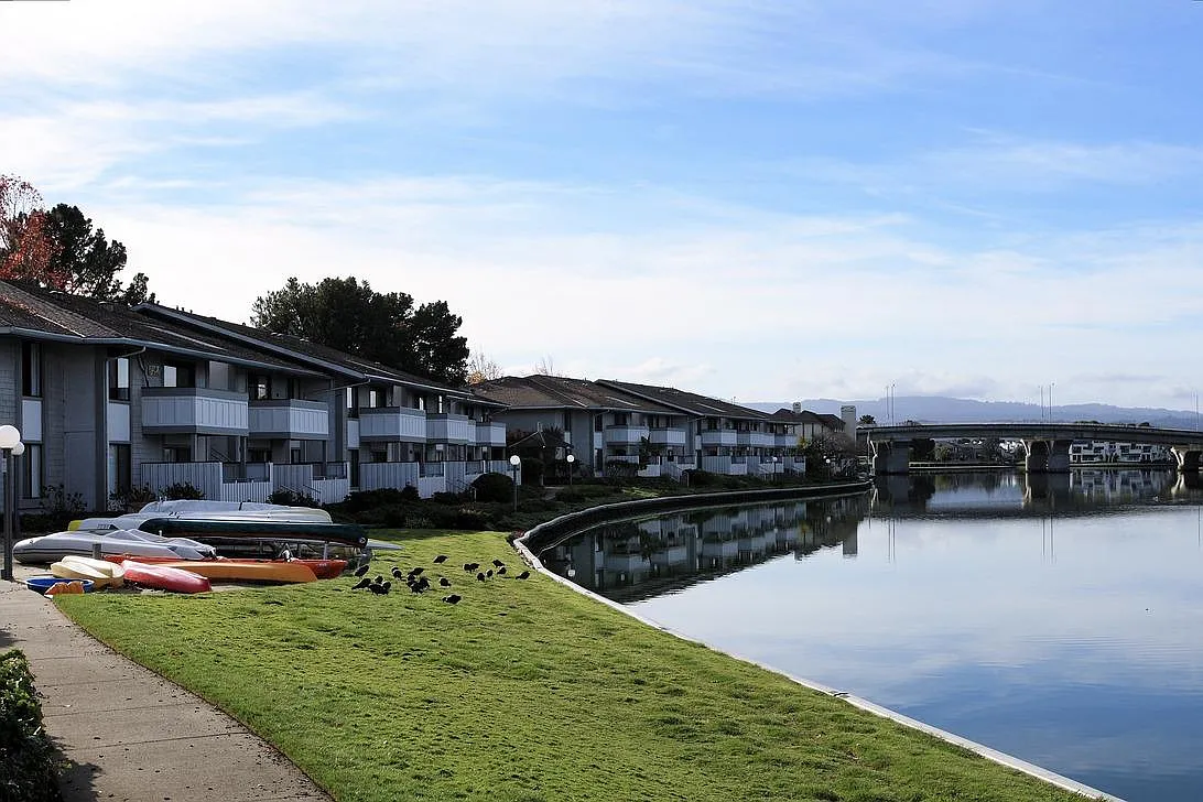 Beach Cove Apartments — Photo 2