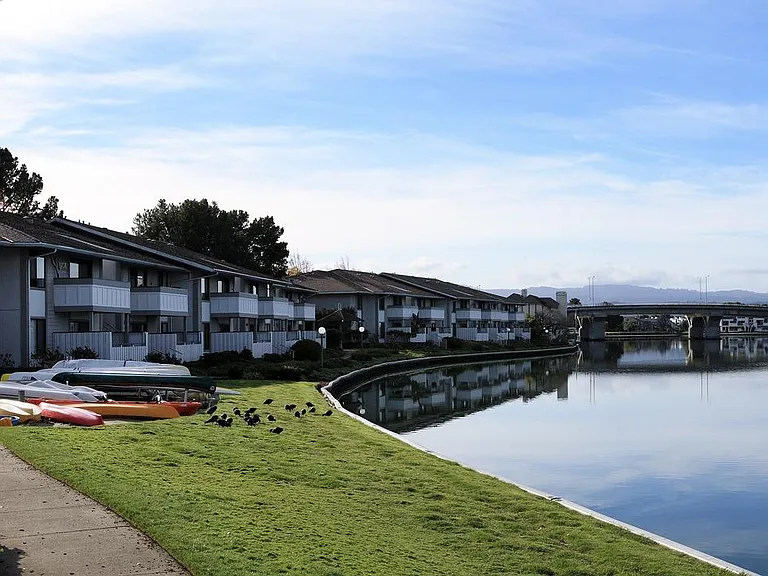 Beach Cove Apartments — Photo 2