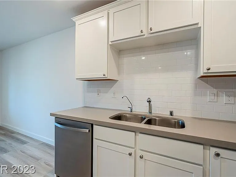 689 Omaggio Pl — Photo 11