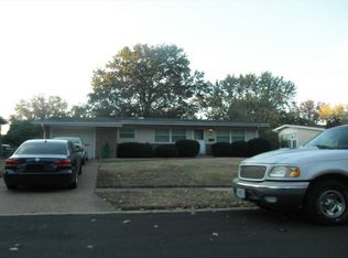 1385 Hialeah Pl, Florissant, MO 63033