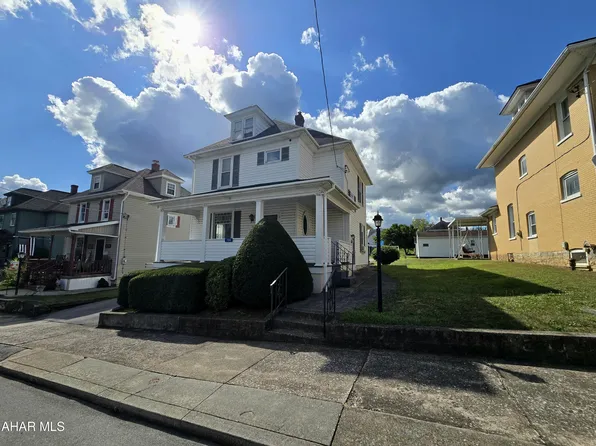 704 New St, Roaring Spring, PA 16673